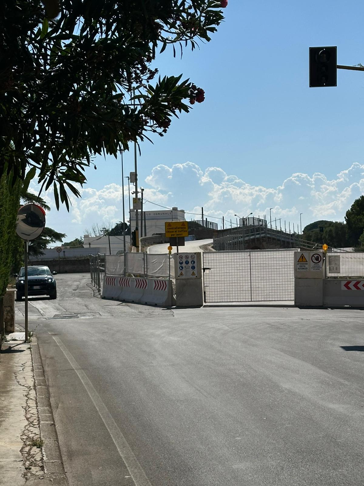 Ponte della ferrovia chiuso a Gioia: riapertura incerta e poche informazioni